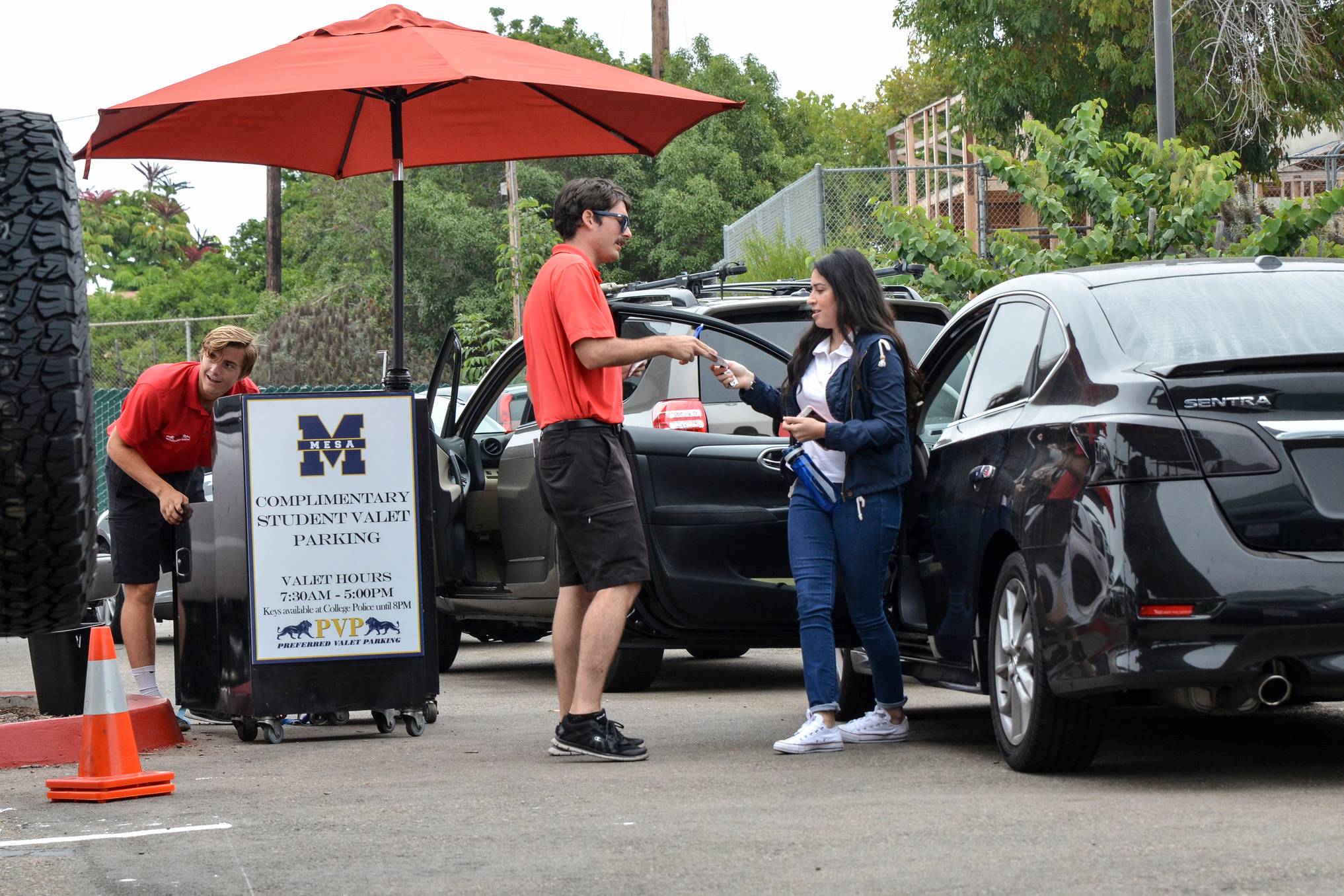 San Diego Community College District Vice Chancellor of Facilities Management Chris Manis presented his parking fee proposal to students, faculty and staff at San Diego Mesa College on March 9.
