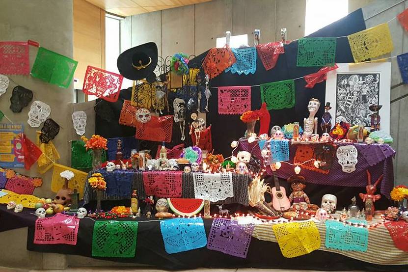 An alter for the deceased has been erected by Fine Art Professor Alessandra Moctezuma’s Chicano art class and Spanish Professor Dora Schoenbrun-Fernandez’s Spanish 201 class. The Dia de los Muertos alter will be on display in the LRC until Nov. 5.